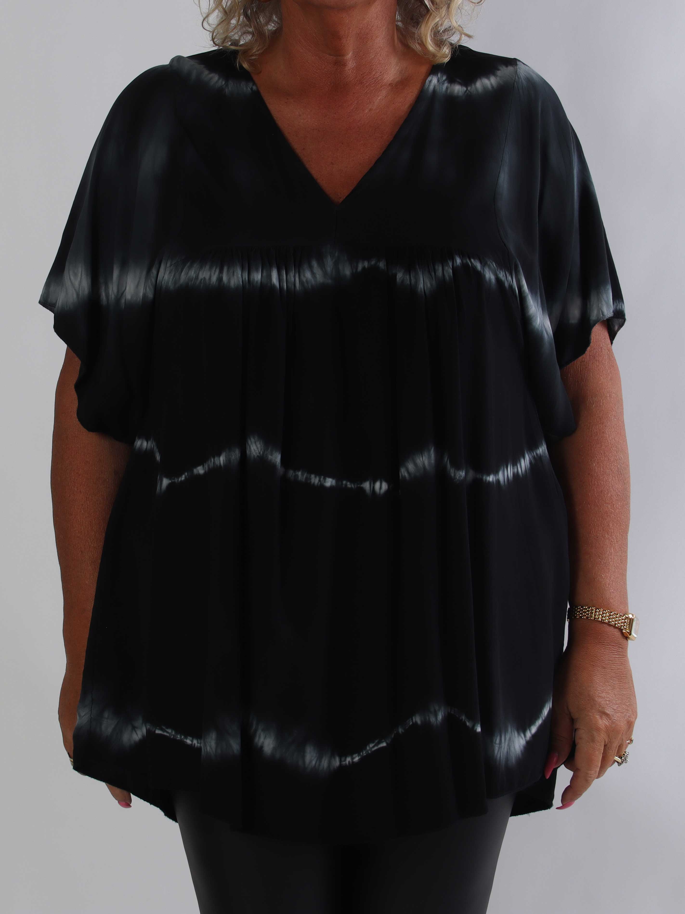 Safira Shirt - Blød plus size tunikabluse i bomuld med flot batikmønster
